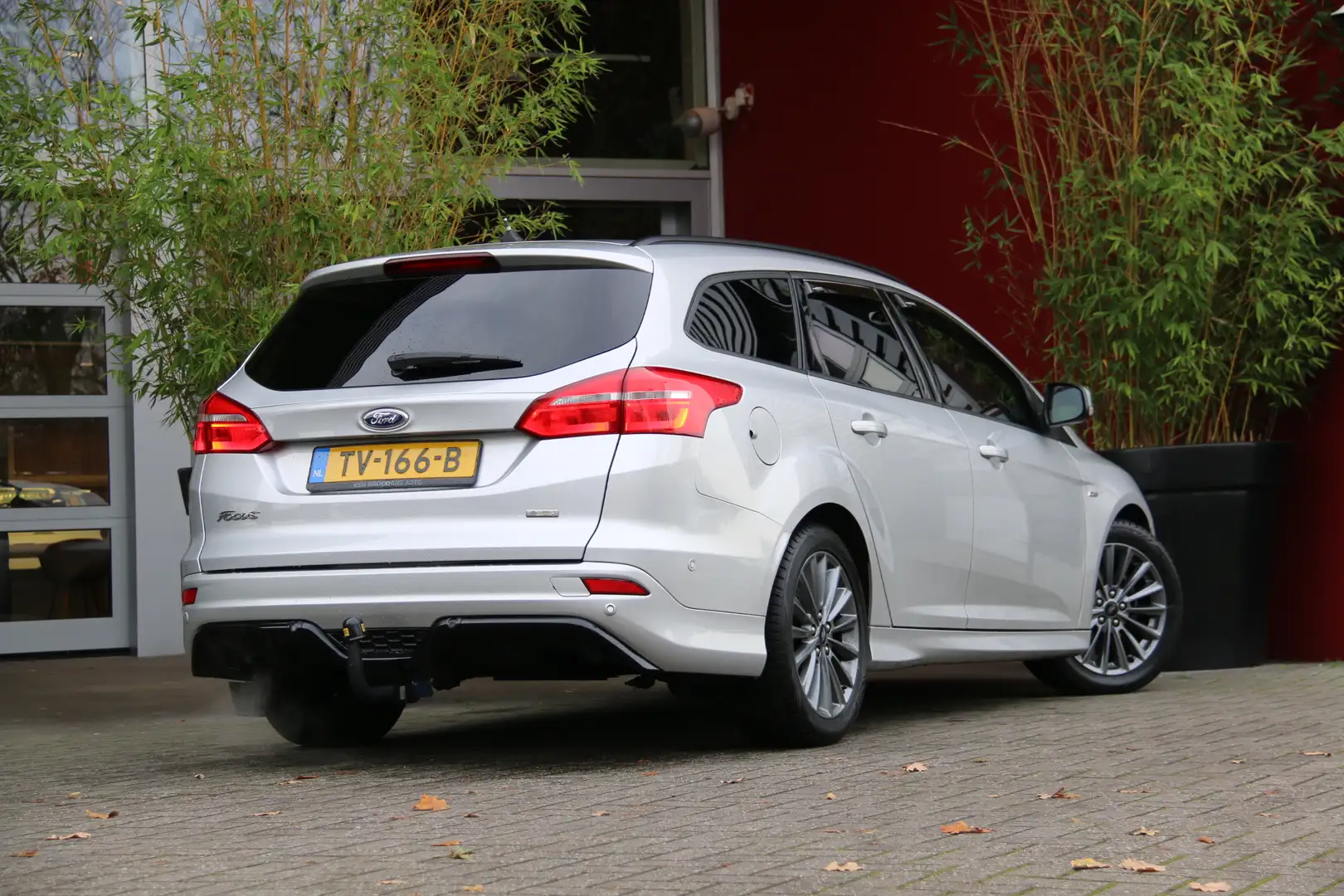 Ford Focus Wagon 1.0 EcoBoost 140pk ST-Line | Navi | Clima | Gris - 2
