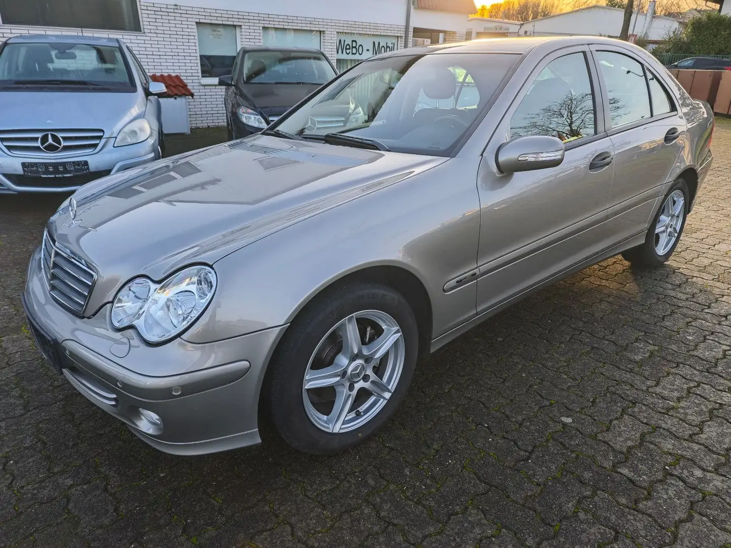 Mercedes-Benz C 180 Automatik, super Ausstattung!!!! Argent - 1