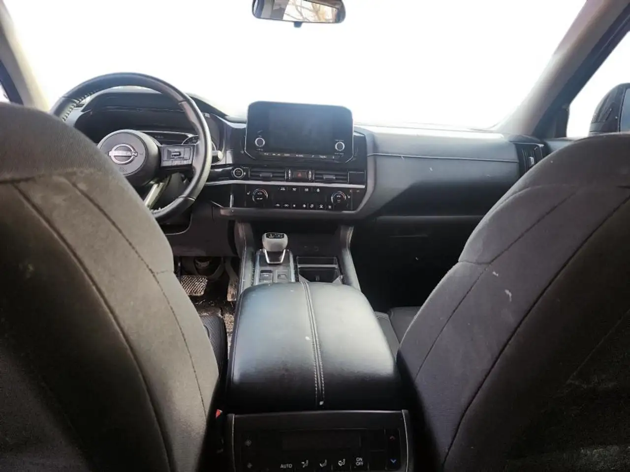 Nissan Pathfinder снимка Nissan Pathfinder