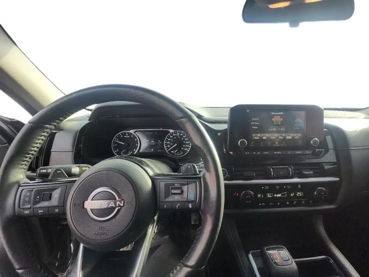 Nissan Pathfinder снимка Nissan Pathfinder