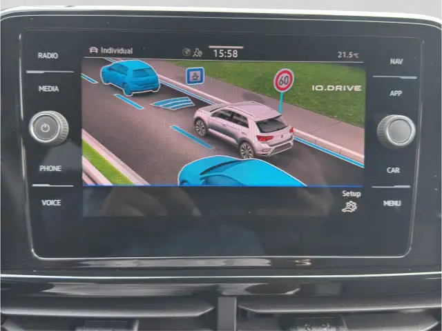 Volkswagen T-Roc view 15