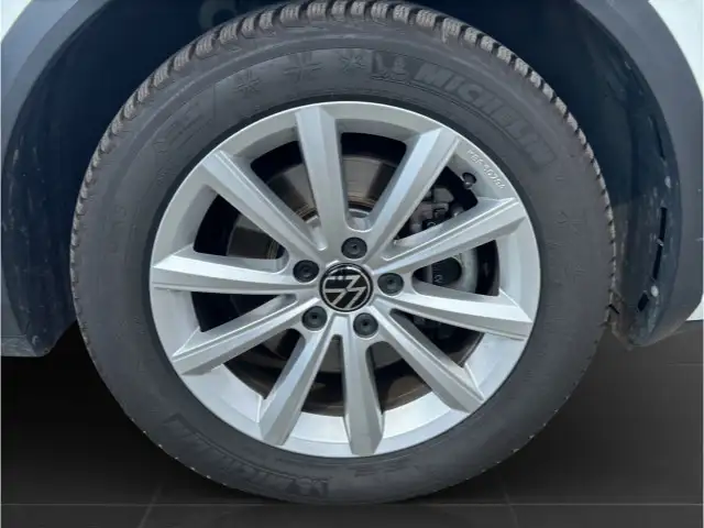 Volkswagen T-Roc view 7