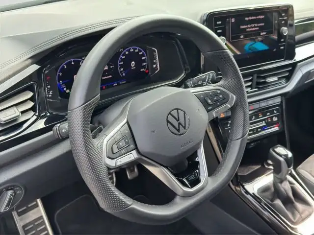 Volkswagen T-Roc view 9