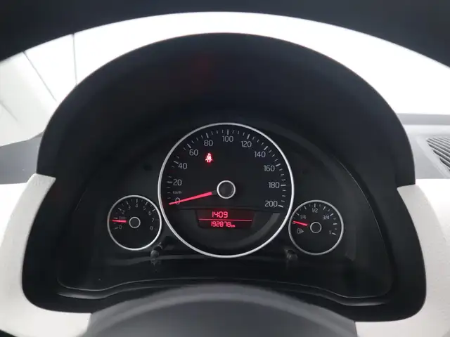 Volkswagen up! view 25