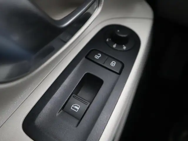 Volkswagen up! view 29