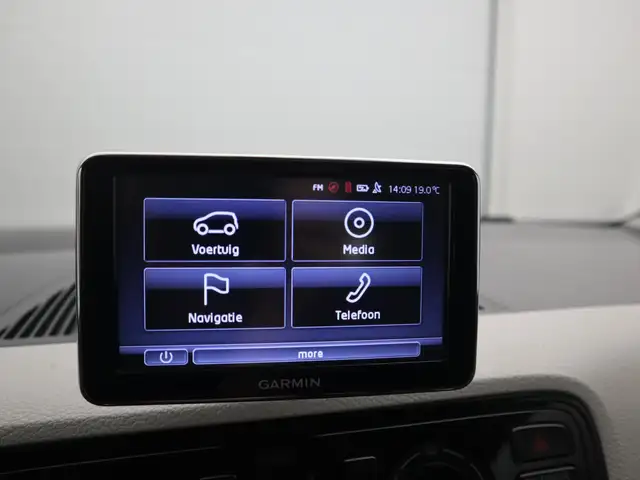 Volkswagen up! view 20