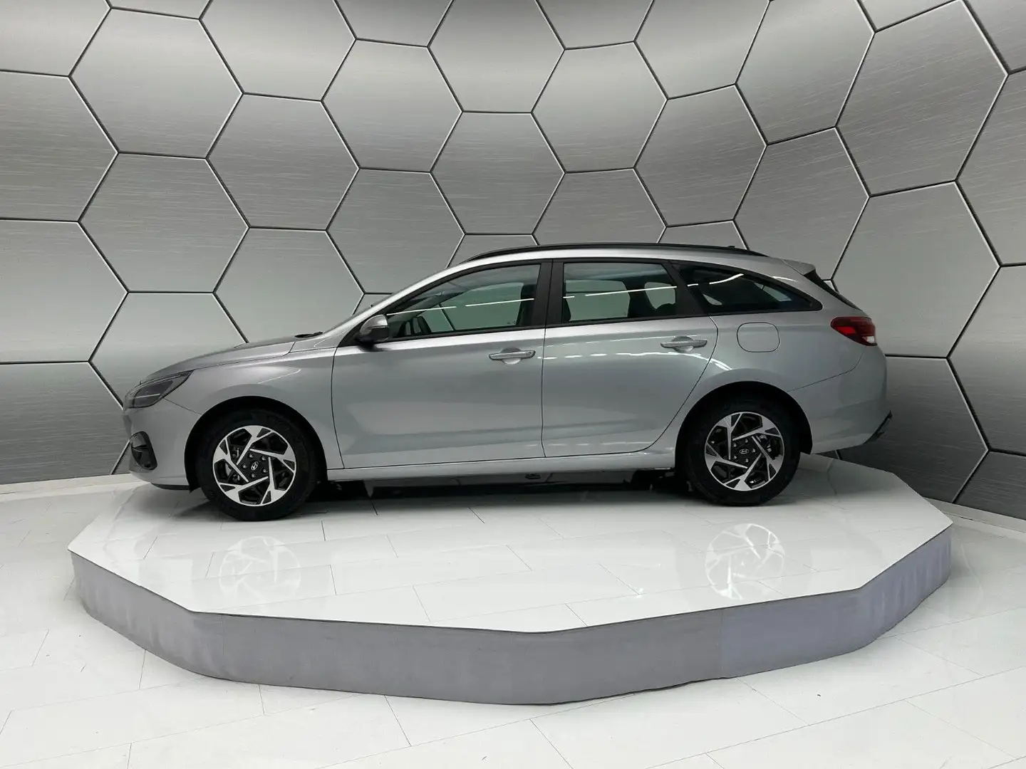 Hyundai i30 Kombi GO 1.0 T-GDI Navi Kamera PDC SHZ Plateado - 2