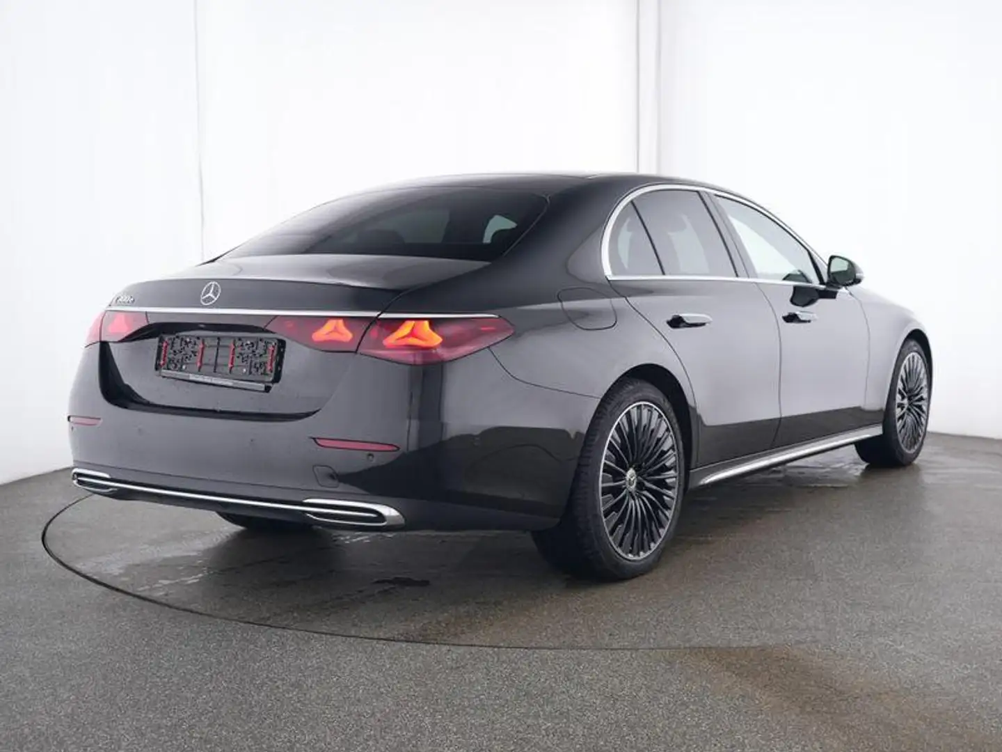 Mercedes-Benz E 300 e 4MATIC Exclusive Line Zwart - 2