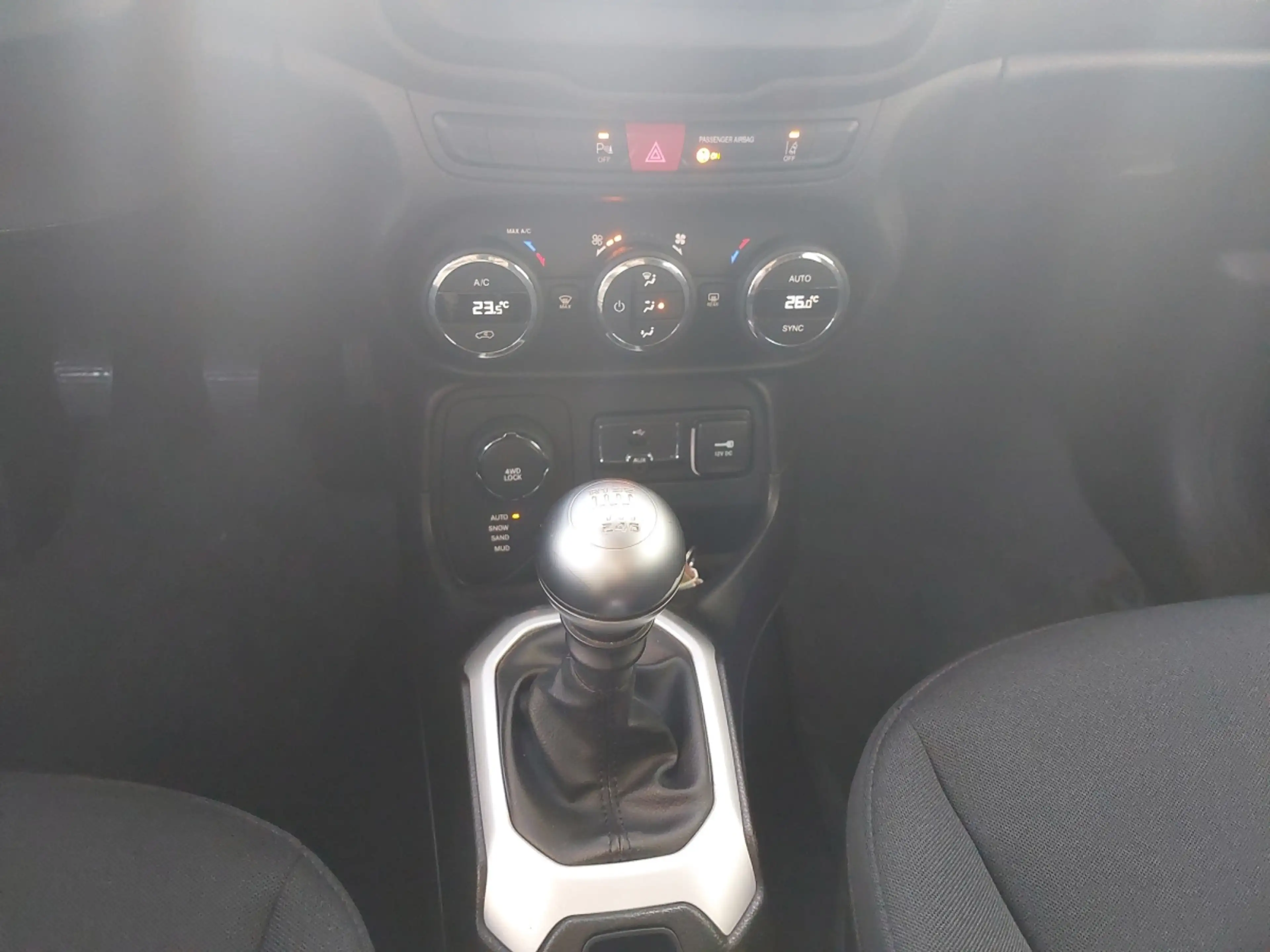 Jeep Renegade 2,0 MultiJet II 140 Limited AWD — photo 9