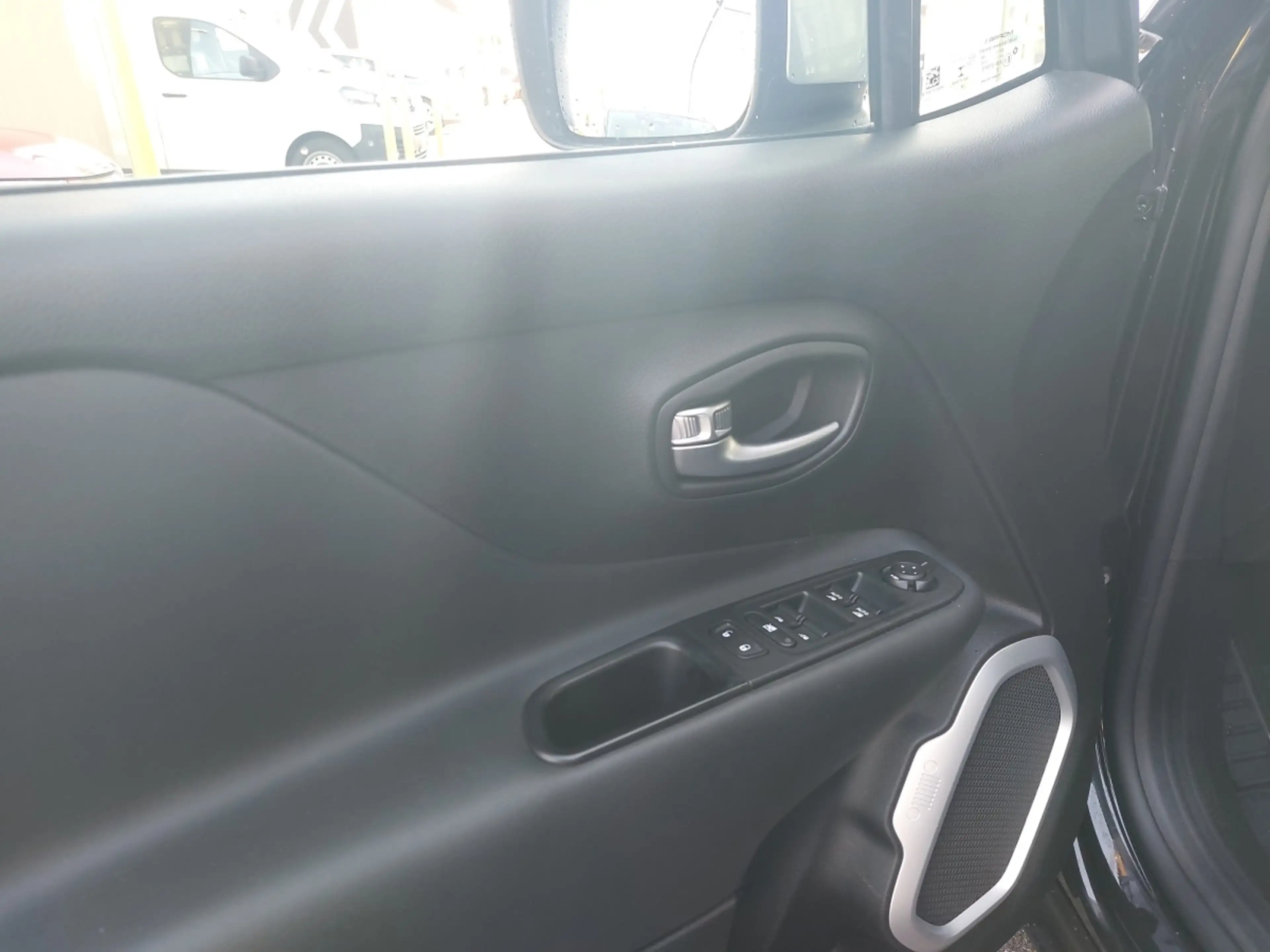 Jeep Renegade 2,0 MultiJet II 140 Limited AWD — photo 18