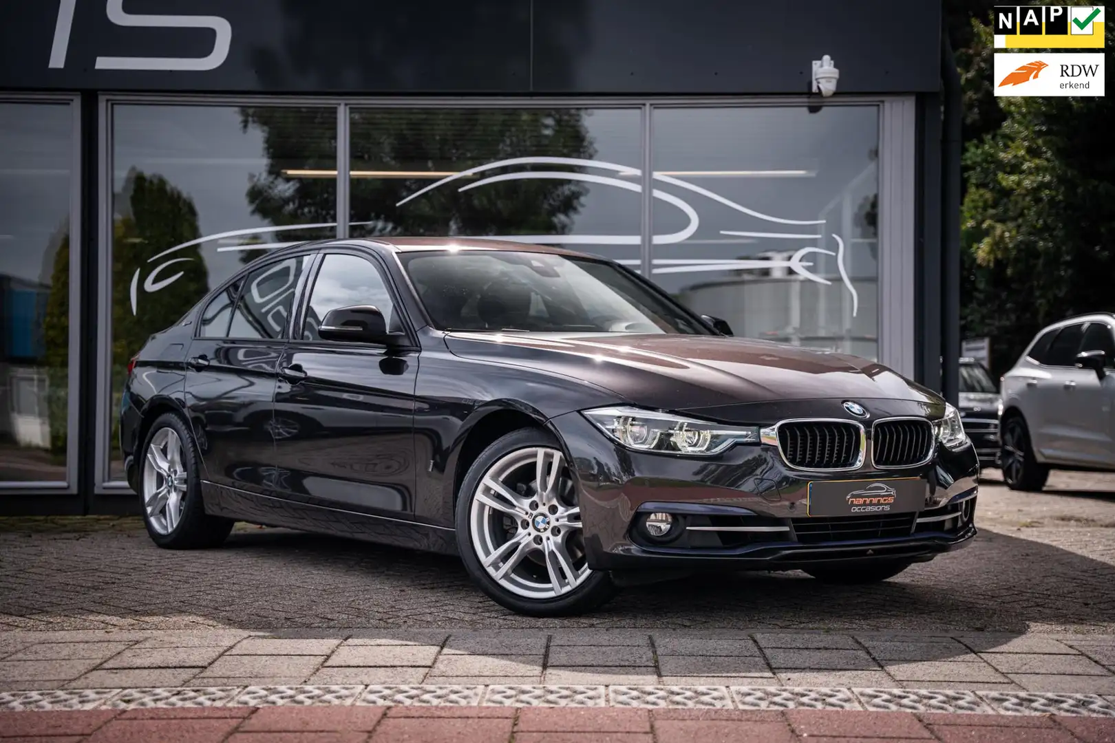 BMW 330 3-serie 330e Edition Luxury Line Purity High Execu Bruin - 1
