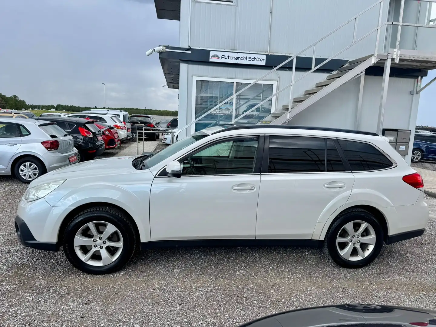 Subaru Legacy Outback Active 2.0 D AUTOMATIC Weiß - 2