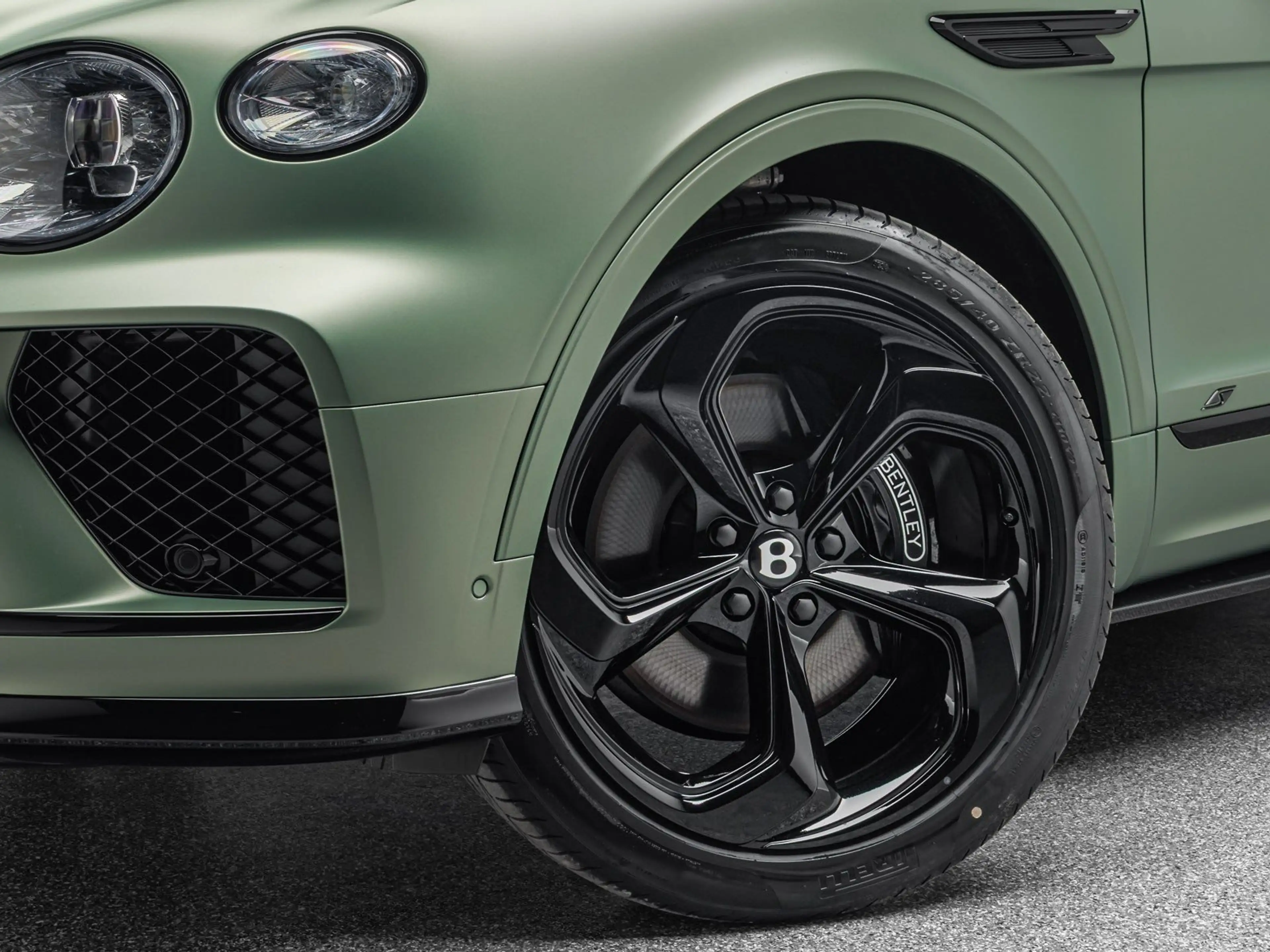 Bentley Bentayga S V8 — photo 7