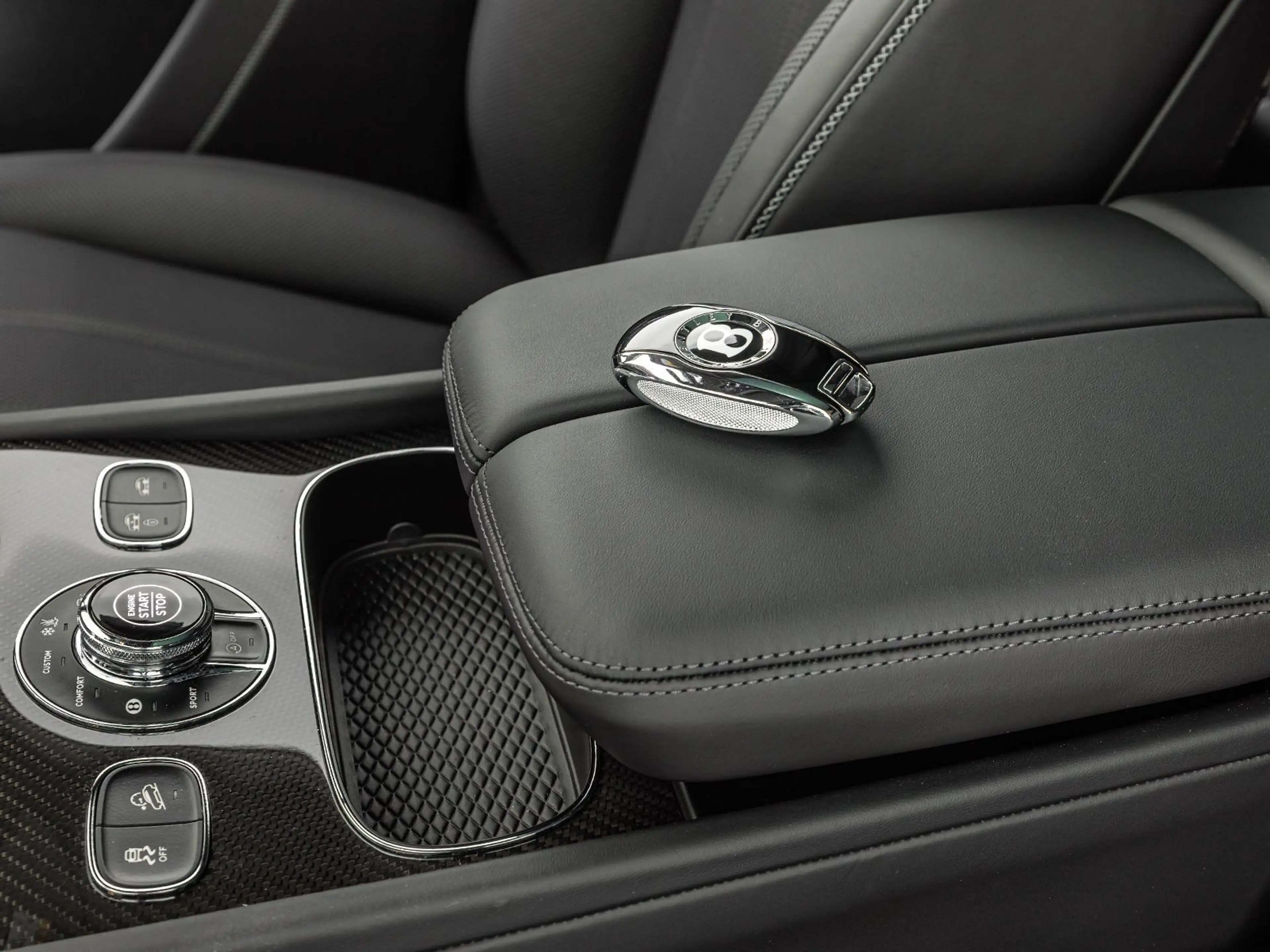 Bentley Bentayga S V8 — photo 15