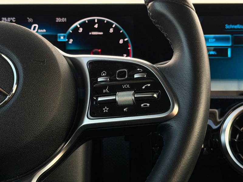 Mercedes-Benz A 220 DAB*LED*MBUX*TEMP* — photo 12