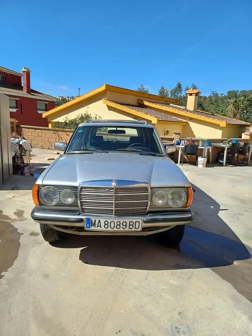 Mercedes-Benz 300 300D - 2