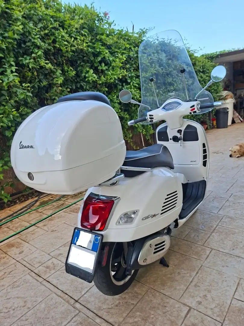 Vespa GTS Super Sport Alb - 2