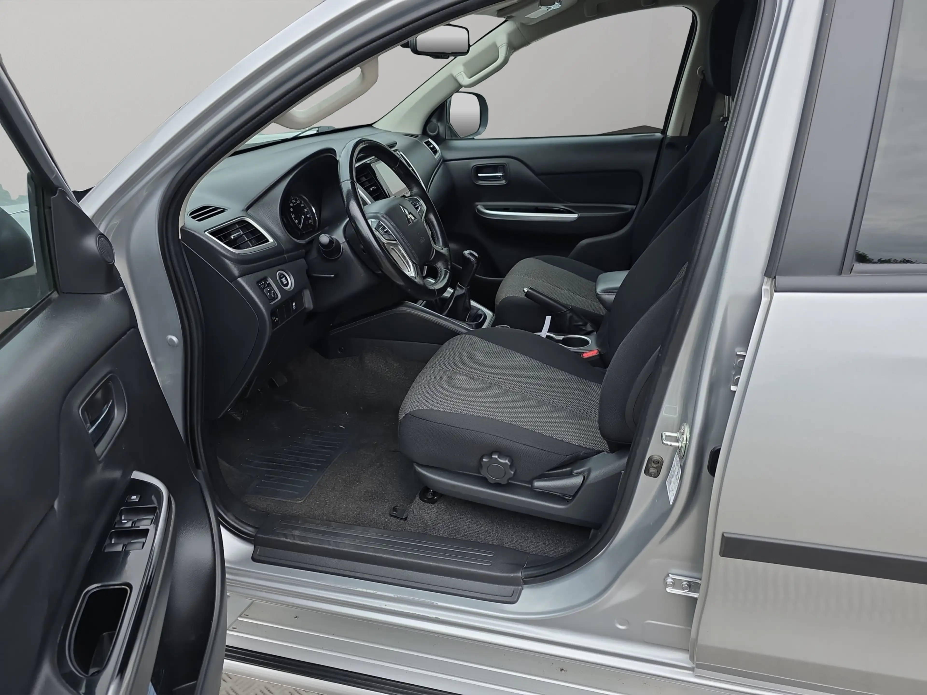 Mitsubishi L200 Select Doppelkabine 4WD MT AHK LED RFK — photo 13