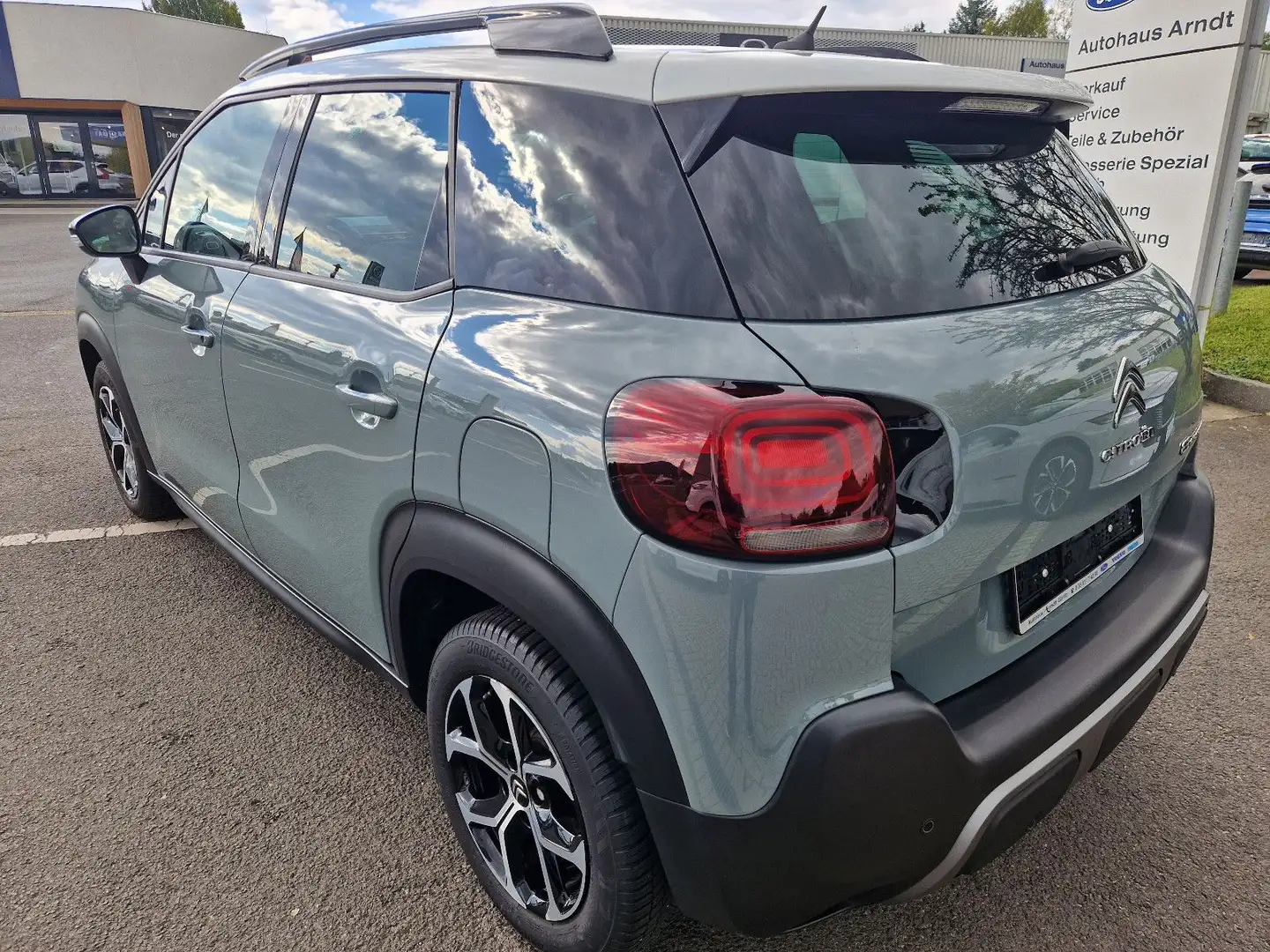 Citroen C3 Aircross Shine *Klimaauto*Sihz*LED*Tempomat* Grün - 2