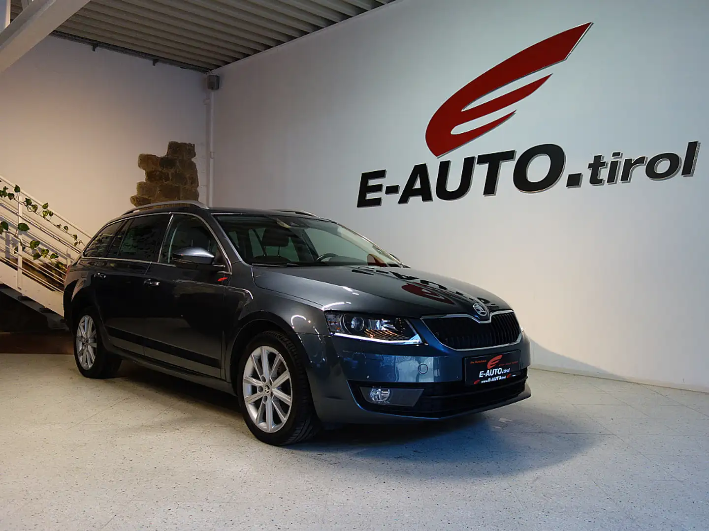 Skoda Octavia 2,0 TDI 4x4 *ALLRAD *XENON *WINTERPAKET Elegance Grau - 1