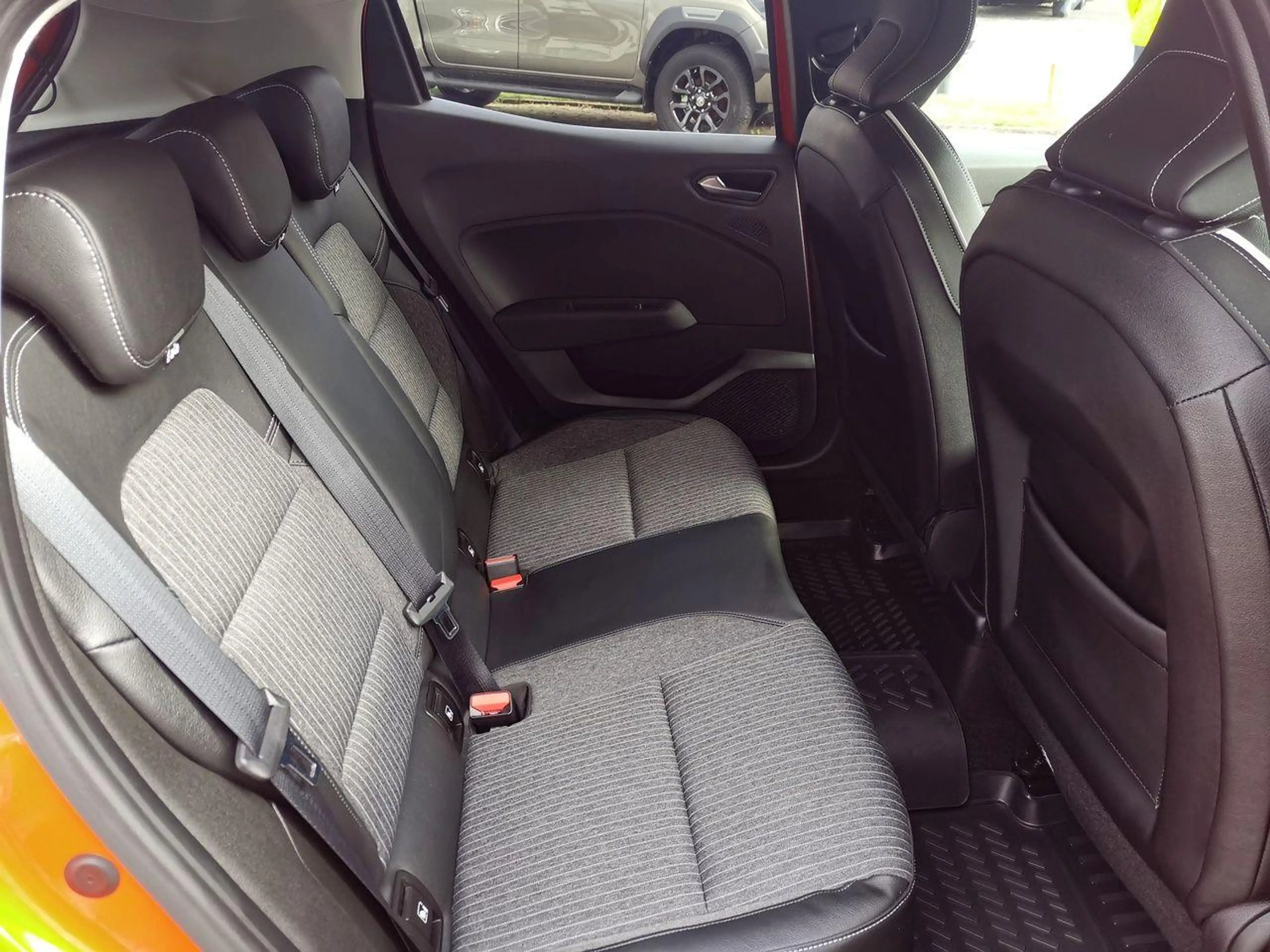 Renault Clio Experience · 86 PS · Full-LED · Standheizung — photo 11