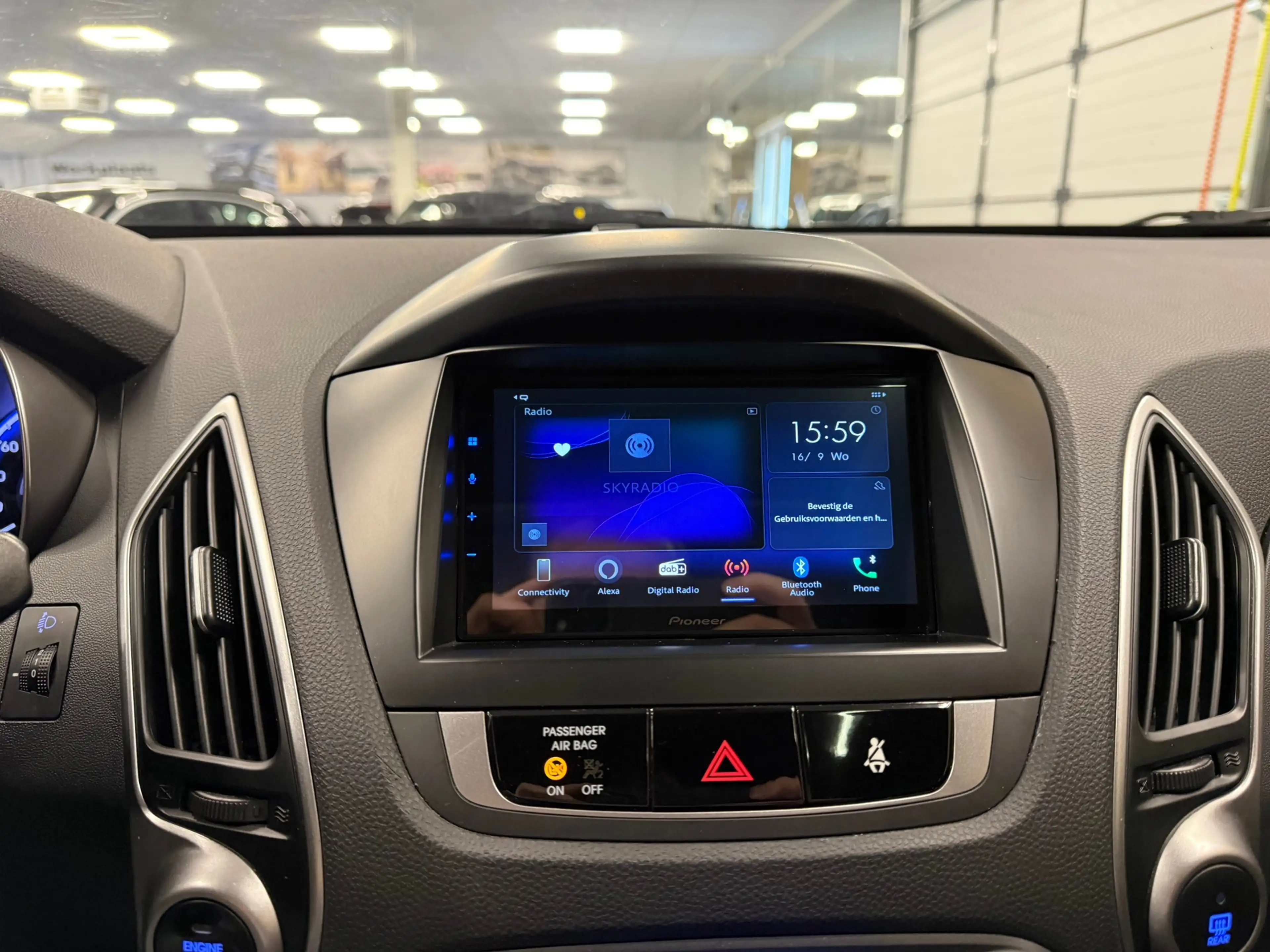 Hyundai iX35 2.0i i-Catcher * Trekhaak / Panoramadak / Camera / — photo 15