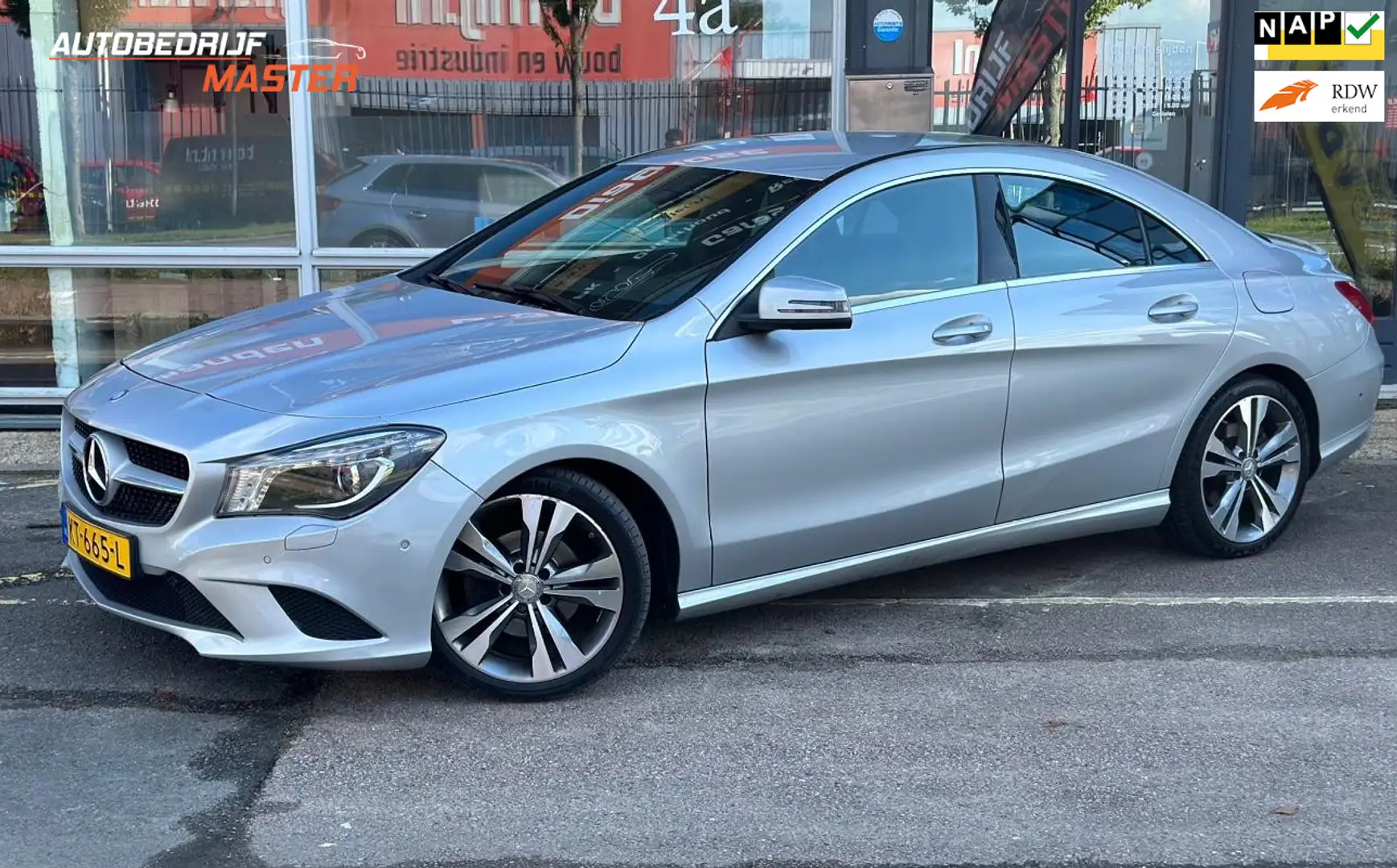 Mercedes-Benz CLA 180 Edition 1 I Airco I Cruise I Stoelverwarming Grijs - 1