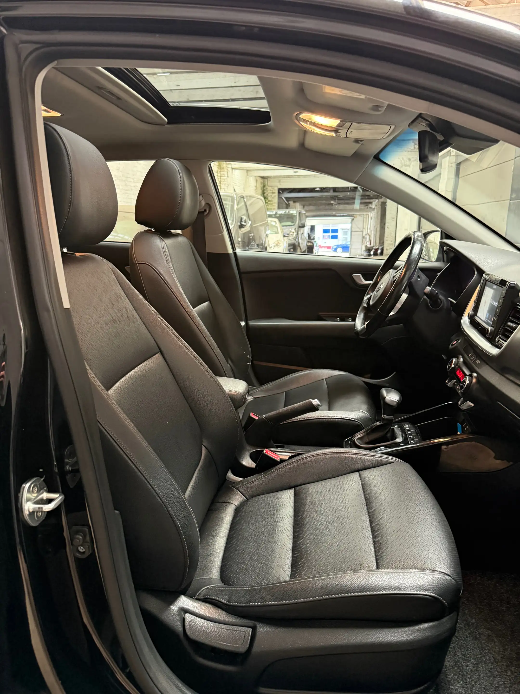Kia Stonic Stonic 1.0 T Sense ISG DCT — photo 10
