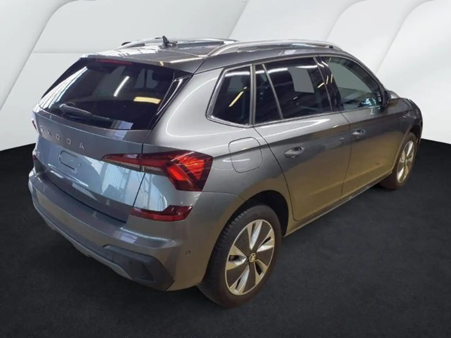 Skoda Kamiq 1.0 TSI DSG DRIVE AHK KAMERA SITZHZG VIRTU Grau - 2