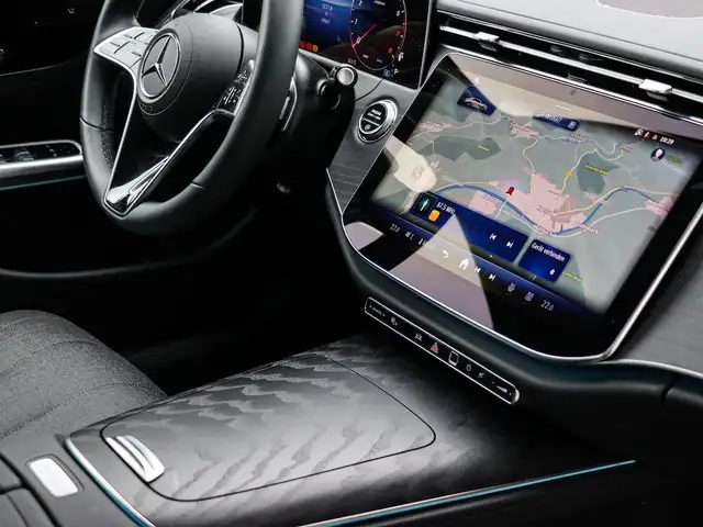 Mercedes-Benz E-Class view 21