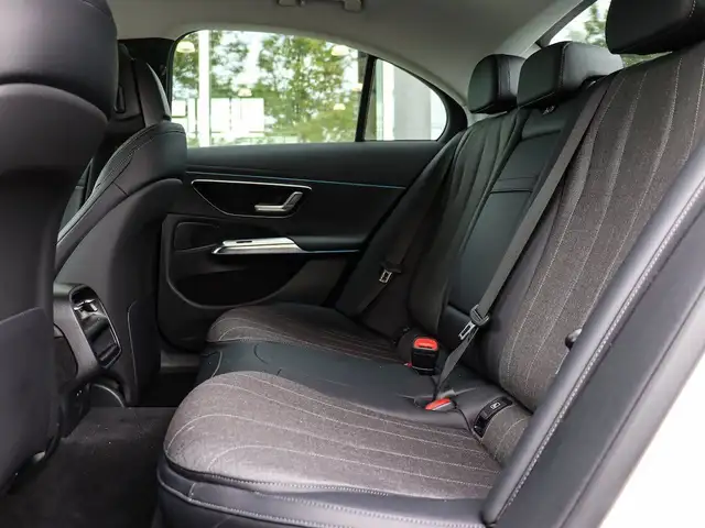 Mercedes-Benz E-Class view 23