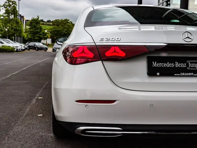 Mercedes-Benz E-Class view 25