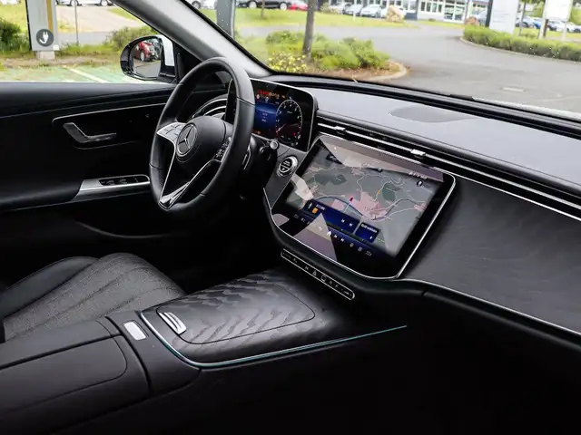 Mercedes-Benz E-Class view 20