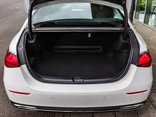 Mercedes-Benz E view 5