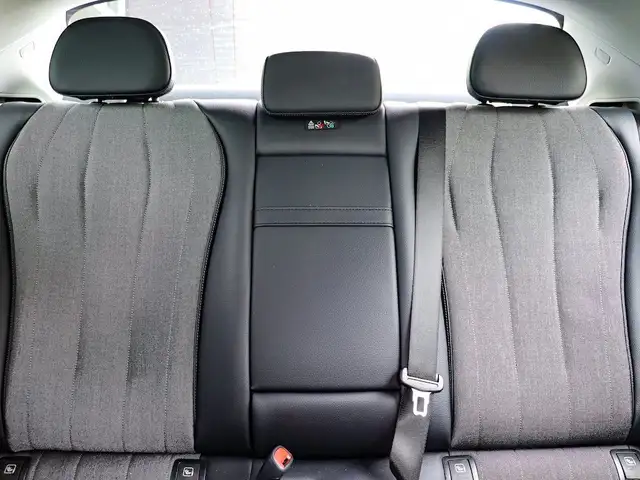 Mercedes-Benz E-Class view 24