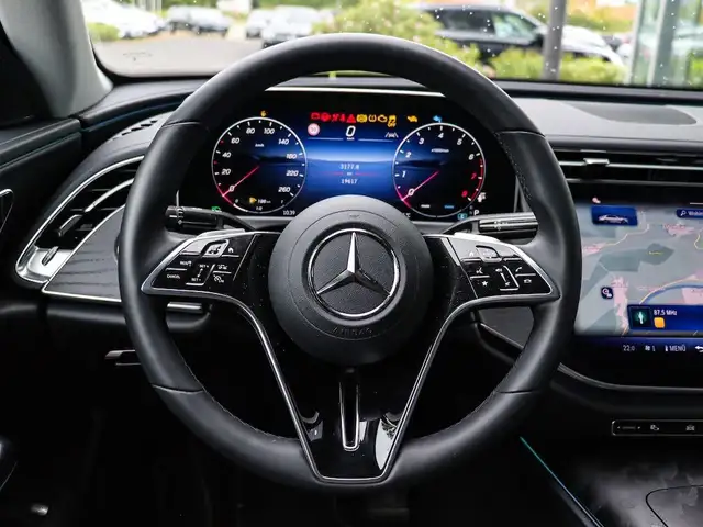 Mercedes-Benz E-Class view 17