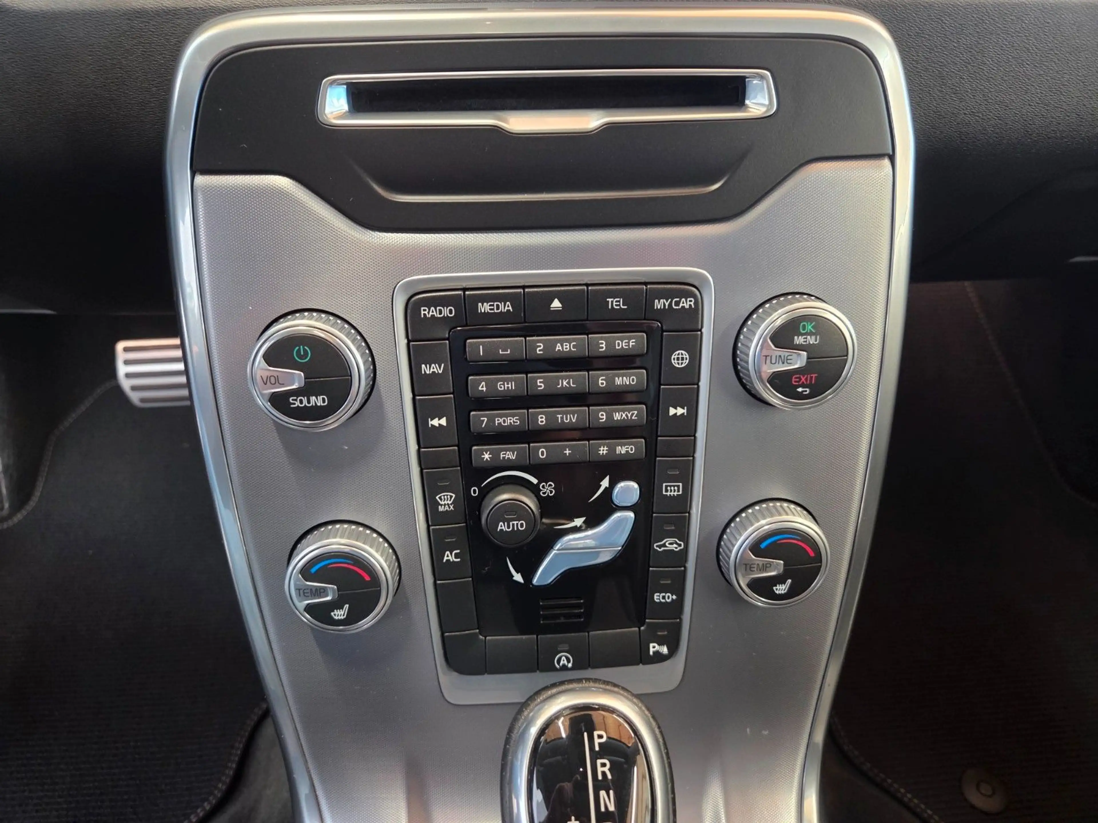 Volvo XC70 Momentum 2WD — photo 10