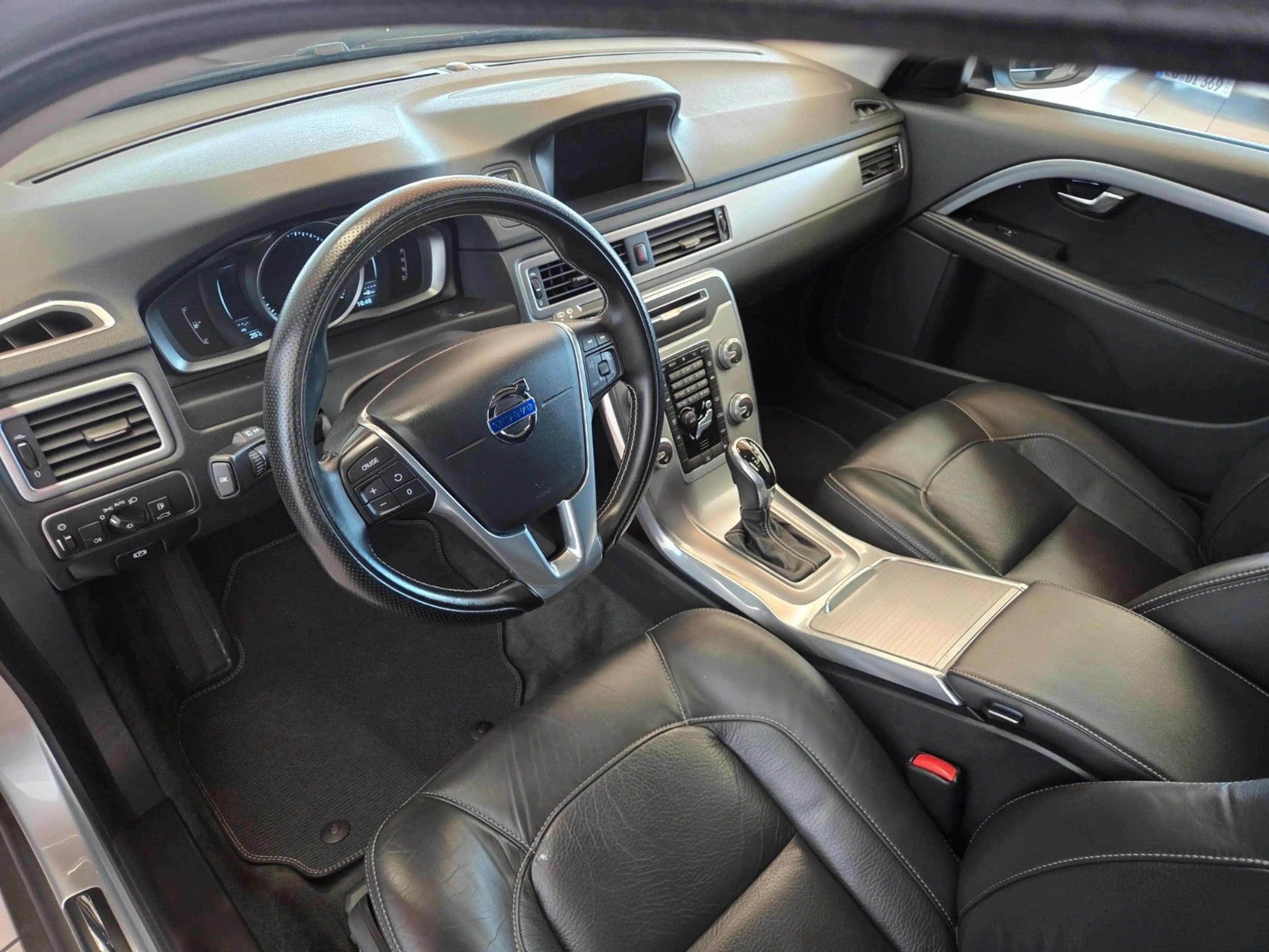 Volvo XC70 Momentum 2WD — photo 7