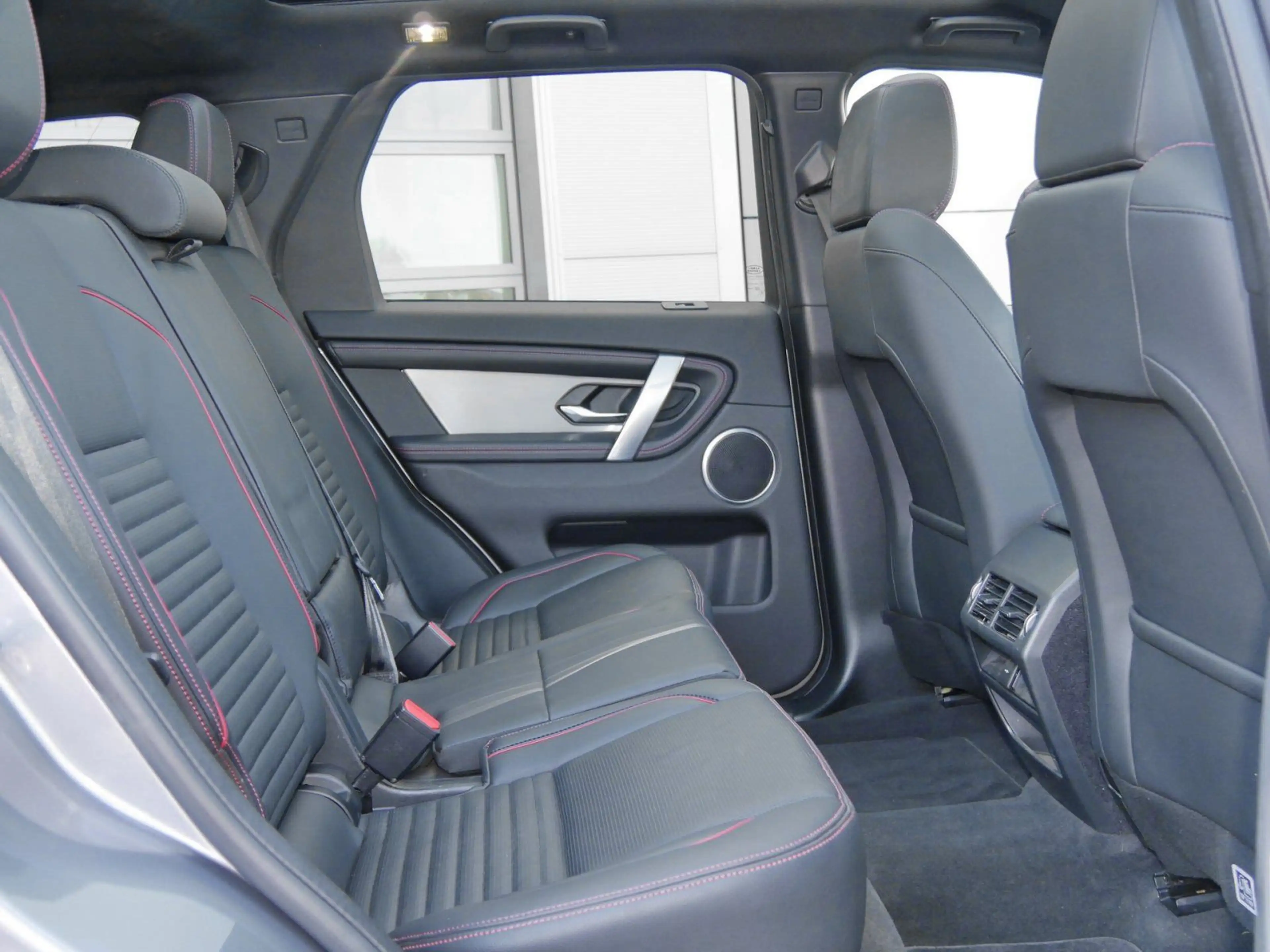 Land Rover Discovery Sport R-Dynamic S — photo 5