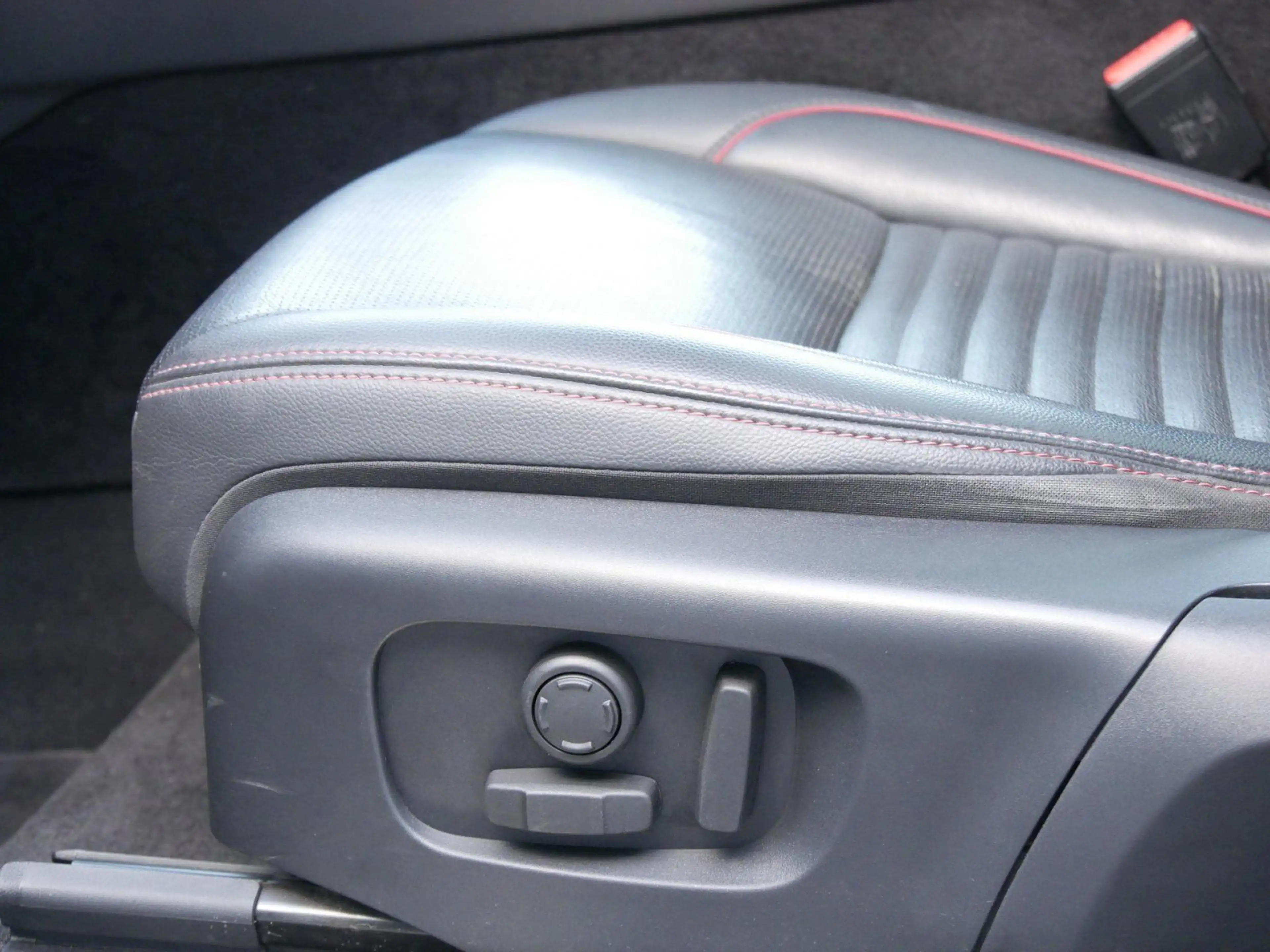 Land Rover Discovery Sport R-Dynamic S — photo 13