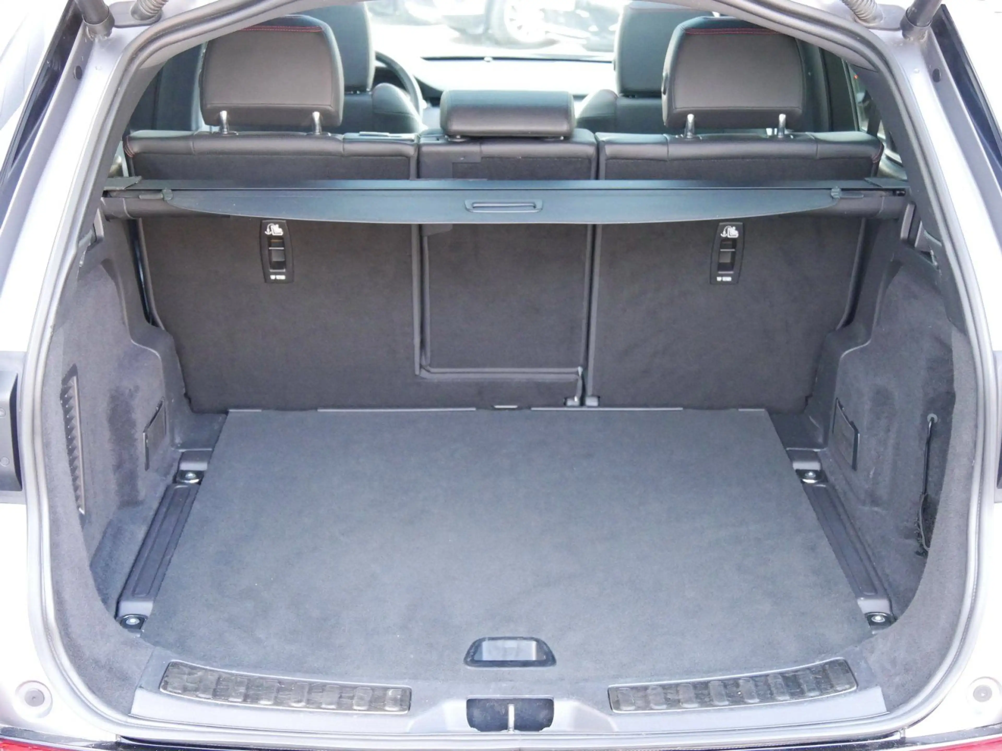 Land Rover Discovery Sport R-Dynamic S — photo 11