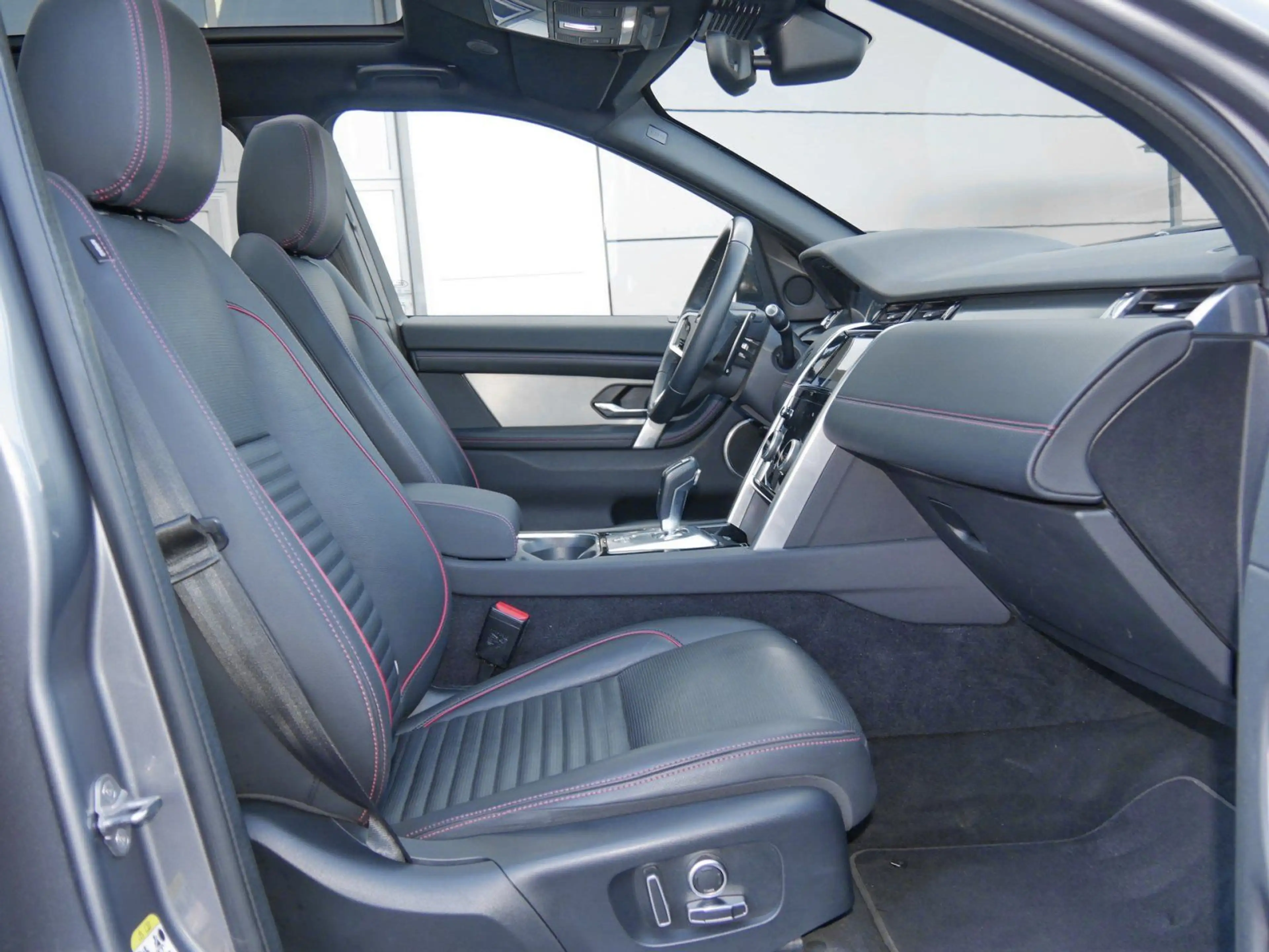 Land Rover Discovery Sport R-Dynamic S — photo 3