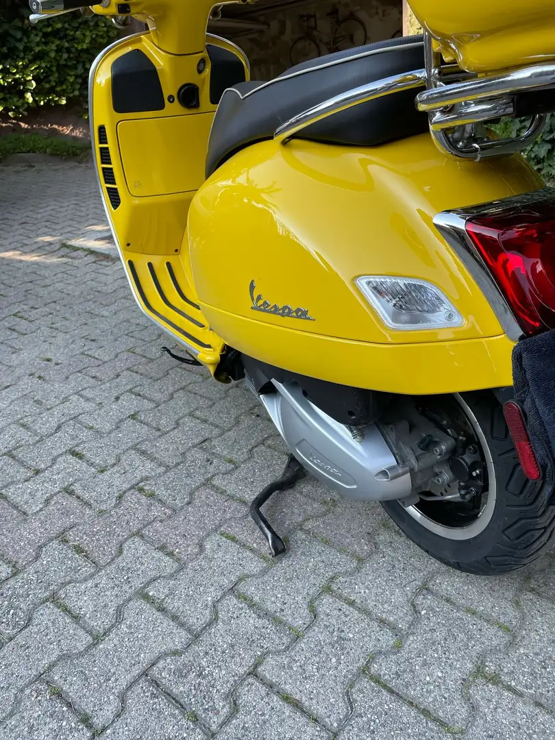 Vespa GTS Super 300 Galben - 1