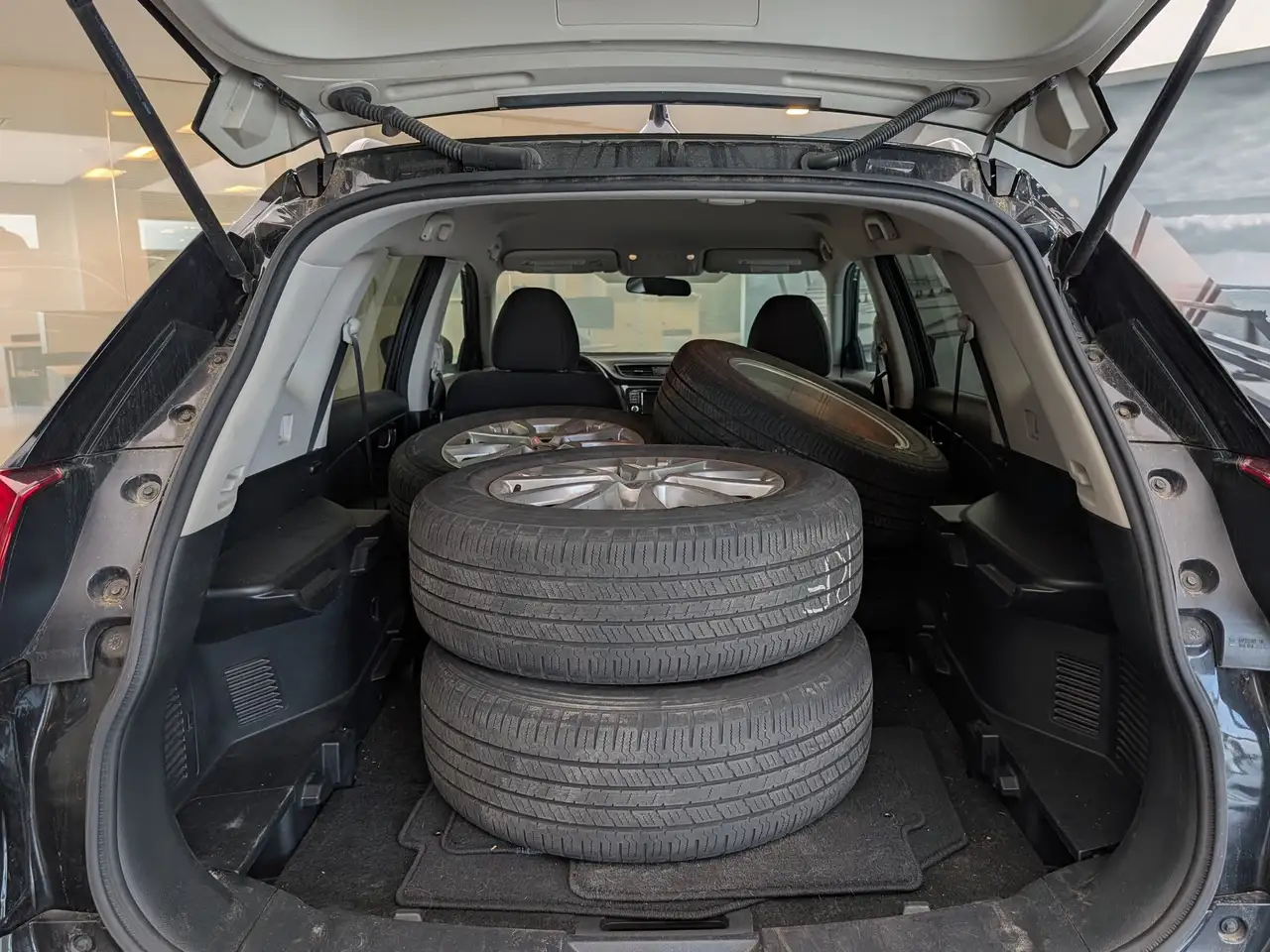 Nissan Rogue снимка Nissan Rogue