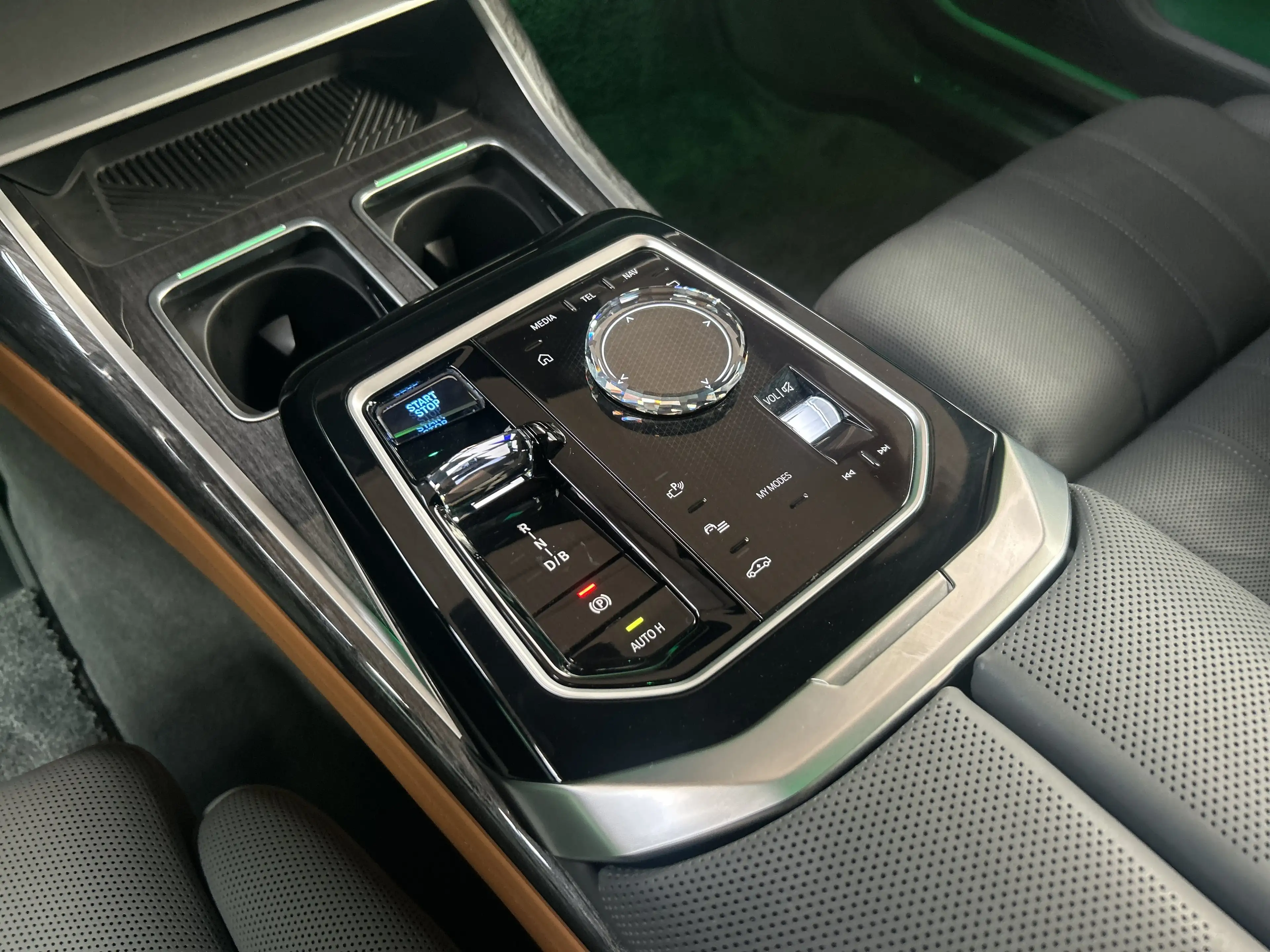 BMW i7 M70 xDrive Bowers&Wilkins|FondEntertainment — photo 13