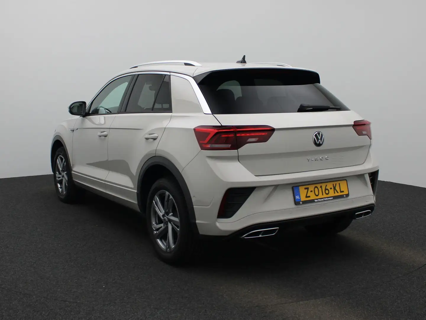 Volkswagen T-Roc 1.5 TSI R-Line Business | Automaat | Navigatie | S Grijs - 2