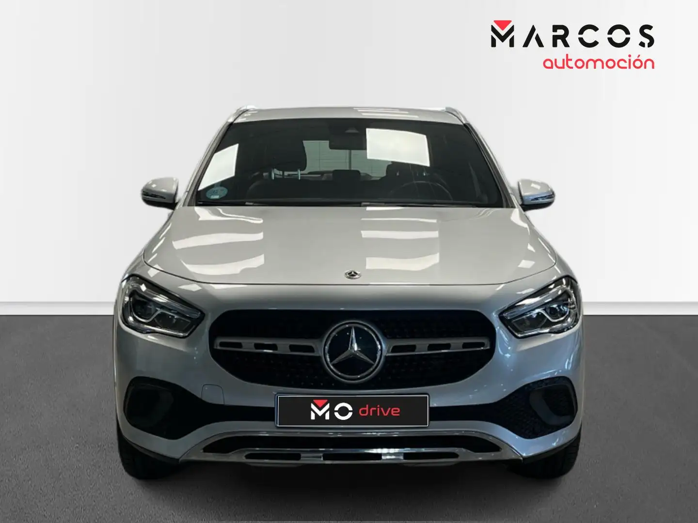 Mercedes-Benz GLA 180 Plateado - 2