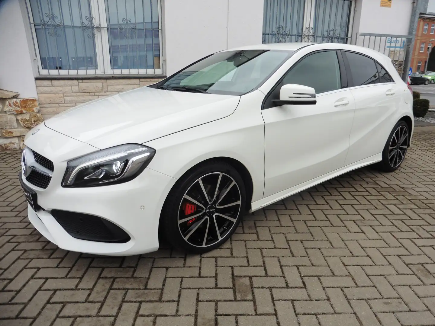 Mercedes-Benz A 180 AMG Style*LED*NAVI*Alcantara*Kamera*Tempomat... Bianco - 1