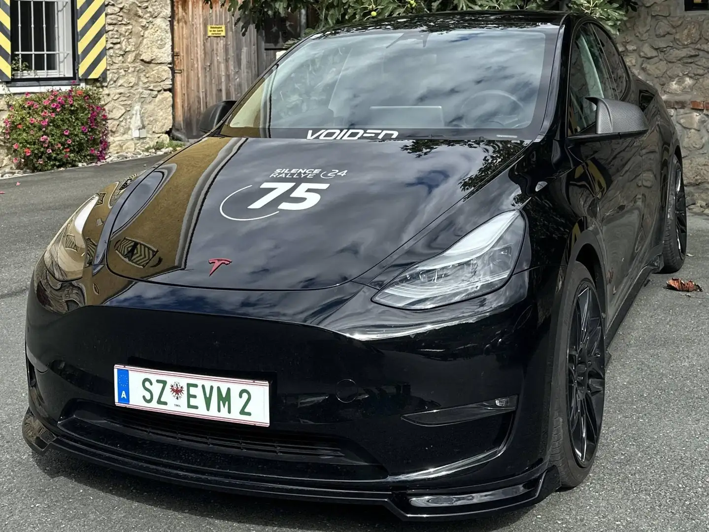 Tesla Model Y Model Y AWD 82kWh Performance EVM Edition1of12 NP: 74.609€ Schwarz - 2