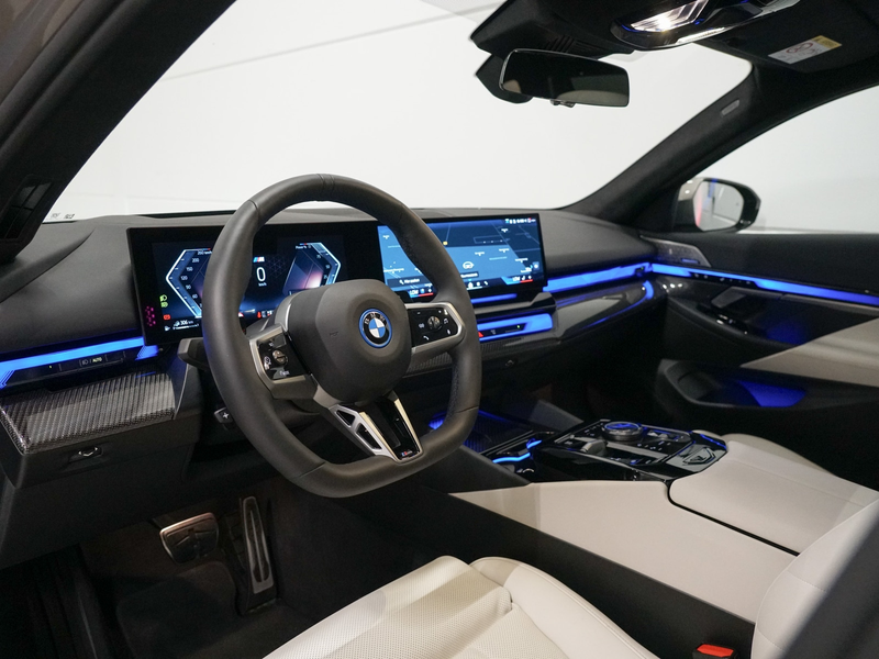 BMW 550 5-serie Touring 550e xDrive M-Sport — photo 2
